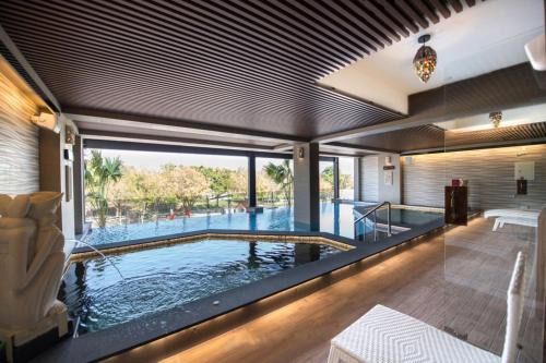 Anping Hotel | Inviting Move Resort & Spa with Oceanfront Views and Pools