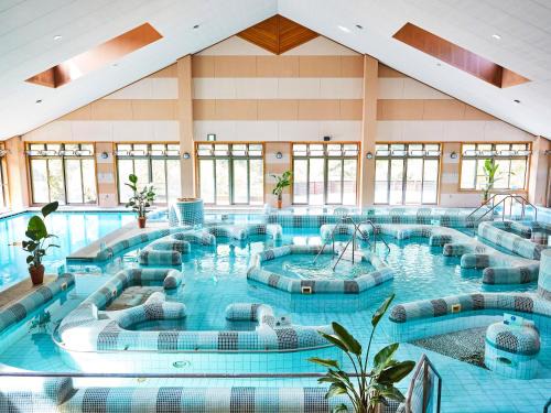 Yusuhara-cho Cabin | Discover宝泉坊ロッジ: Family-Friendly Retreat with Spa & Pool