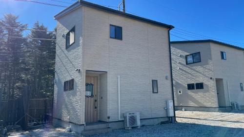 Narusawa House | Family-Friendly Retreat at 富士山下Cottage-A with 9.1 Rating