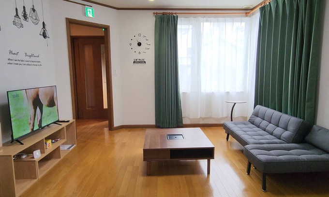 Otaru House | Cozy Otaru Villa with Garden, Near Station & Pet Friendly