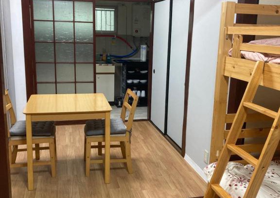 Kurosaki Apartment | Family-Friendly Stay at 山下ビルB with Great Amenities