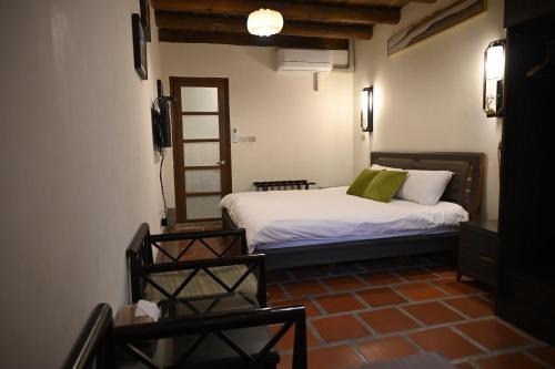 Shuitou Village House | Discover Qiaoju Homestay: Pet & Child Friendly Retreat