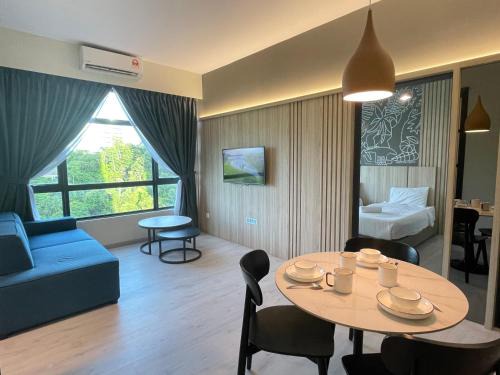 Downtown Kota Kinabalu Apartment | Discover MON KI Homestay Near Jesselton Quay & Night Market