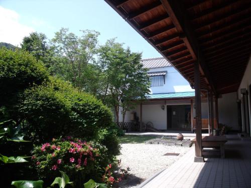 Matsuzaki Hotel | Discover御宿しんしま: Family-Friendly Retreat with Hot Tub