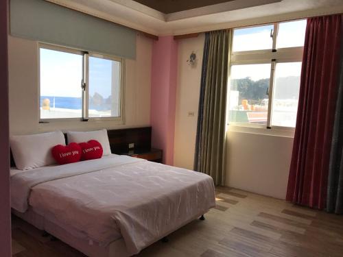 Lyudao Bed & Breakfast | Oceanfront Stay at 愛上海邊-晶華民宿 with Breakfast