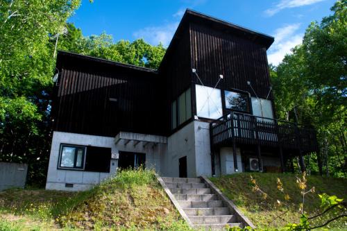 Hirafu House | Stay with Your Dog at NISEKO RIKYU - Pet-Friendly Retreat