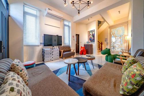Hualien City Centre Villa | Cozy Retreat: 放慢民宿 for Groups, Pet & Child Friendly