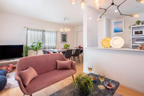 Tokeshi Villa | Prime Location: Enjoy BBQ and Beach Access at N. HOUSE