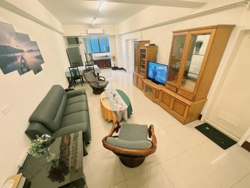 North District Apartment | Convenient Stay Near 文心中清捷運站 - Pet & Child Friendly