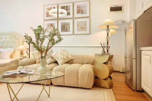 Songjiang Apartment | 新美宿近地铁 巨幕投影 松江大学城商圈正核心 全新高端装修 适合2人入住 无线网络