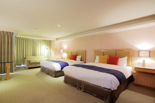 Luodong Hotel | Inviting Jin Hua Hotel with Hot Tub & Breakfast Included