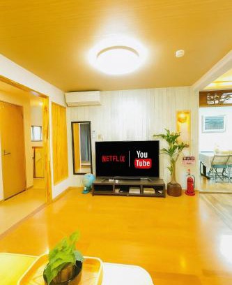 Nishinari House | 晶 距离车站步行5分钟 关西机场难波心斋桥直达 5 bedroom最多可住13人 超大客厅大电视有Netflix