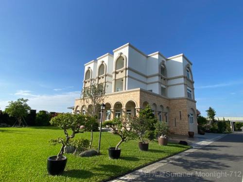 Taitung City Centre House | Discover Summer Moonlight: Family-Friendly Retreat Awaits