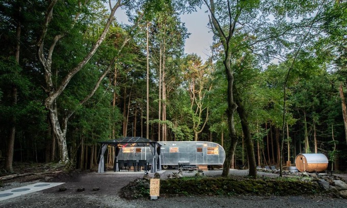 Motosu House | Exclusive Vintage Trailer Retreat with Barrel Sauna Experience