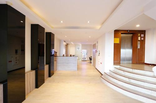 North District Hotel | Budget-Friendly D.Y. Hotel with Breakfast & Family Amenities
