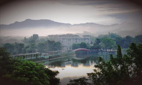 Dongshan District Resort | Inviting Liuying Jianshanpi Resort: Rated 8/10 & Family-Friendly