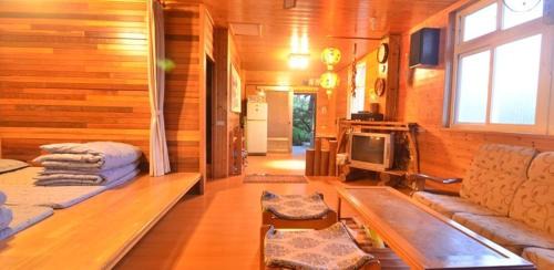 Fuxing District Ski Chalet | Child-Friendly Getaway at La La Mountain Taohuayuan Farm