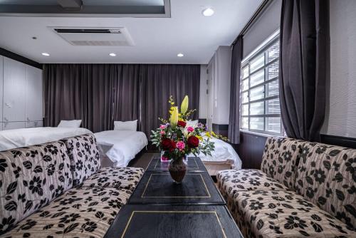 Dotonbori Apartment | Explore Historical Charm at 梟の宿, Steps from Dotonbori