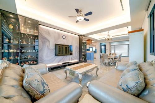 Dongshan House | Relax at Leshanshui Leisure Farm Homestay with Breakfast