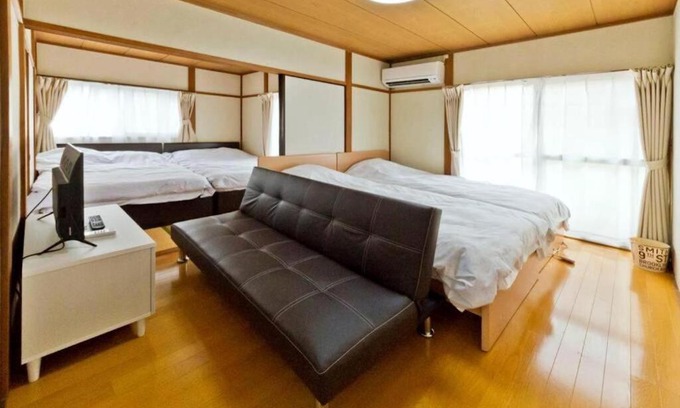 Konan Ward Apartment | Convenient Getaway: 10 Mins to Yokohama, Free Wifi