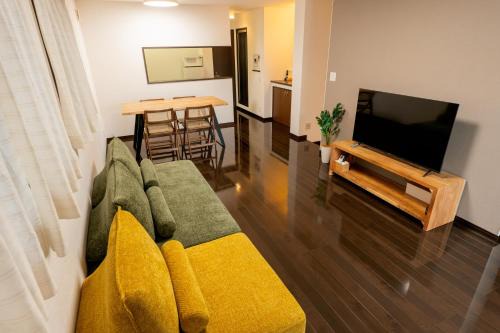 Ikebukuro Villa | 池袋徒歩11分要町駅3分 3階建て一軒家 最大8人 貸切 キッチン設備完備 寝室4つ トイレ2つ