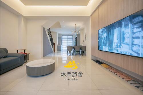 Jiji Villa | Discover ML bnb: Family-Friendly with Breakfast & Kitchen