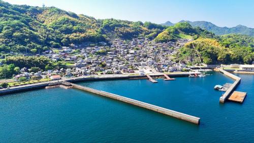 Etajimacho Akizuki Apartment | Relax by the Sea: A Family and Pet-Friendly Retreat