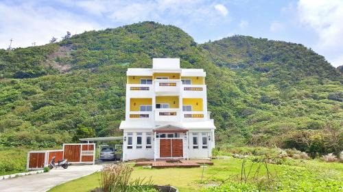 Lyudao House | Exceptional Stay at Hemingway: Breakfast & Family-Friendly