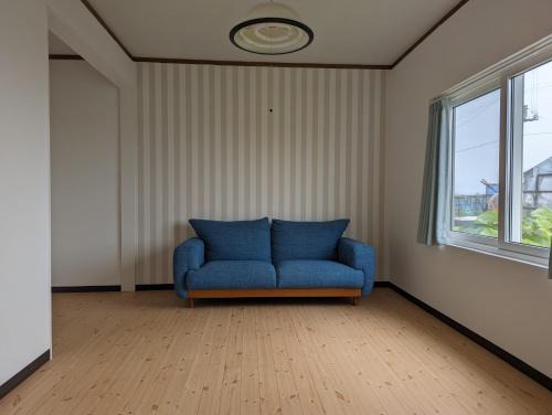 Tomakomai Apartment | Coastal Retreat: Family-Friendly Stay at 海辺の宿錦