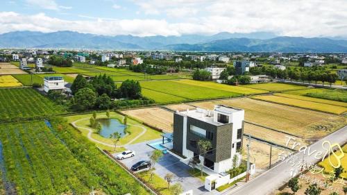 Yuanshan Apartment | Relaxing Retreat at 淞湘卉館 Villa with Pool & Breakfast