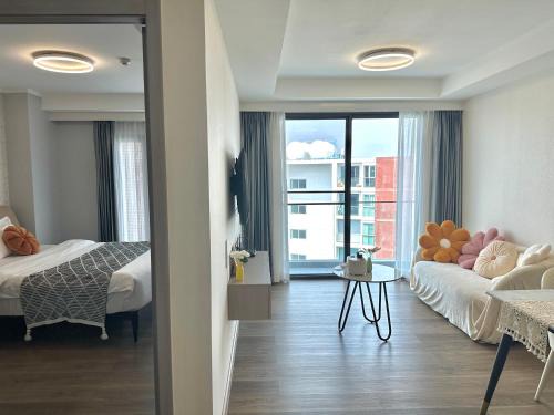 Chiang Mai Apartment | Top-Rated 清迈一号 Apartment with Pool & WiFi Access
