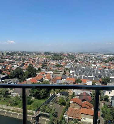 Bandung Apartment | Cozy Retreat: Family-Friendly with Pool Access