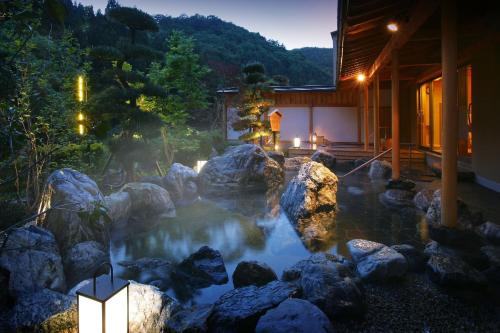 Shidotaira Hotel | Relax at 游泉志だて: Hot Tub, Breakfast & Great Reviews
