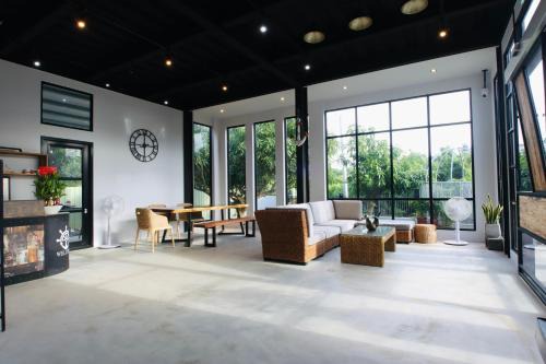 Liuqiu House | Unforgettable Family Stays at 琉球鳥巢旅店 - Rated 9.7/10