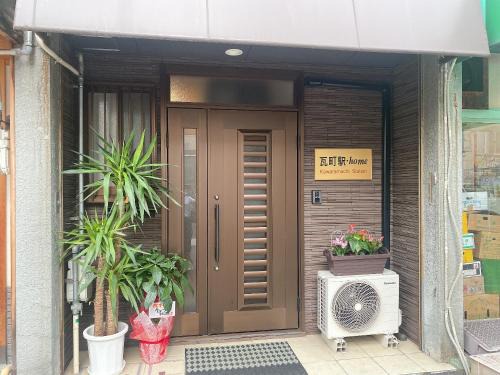 Kawara Machi Apartment | Cozy Home 301 Near瓦町駅 with Hot Tub & Kitchen Amenities