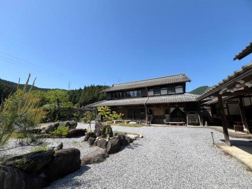 Motosu Villa | Inviting 百笑宿場couch: Oceanfront Retreat with Pool