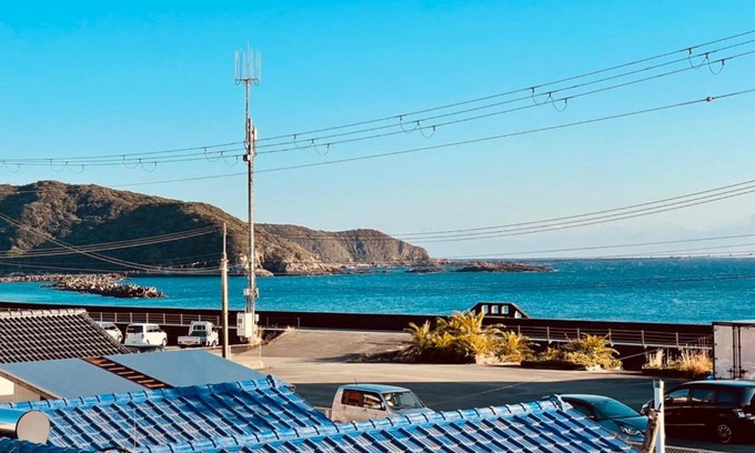 Shirahama House | Oceanfront Comfort at 皆様お宿 海風 - Pet Friendly Retreat