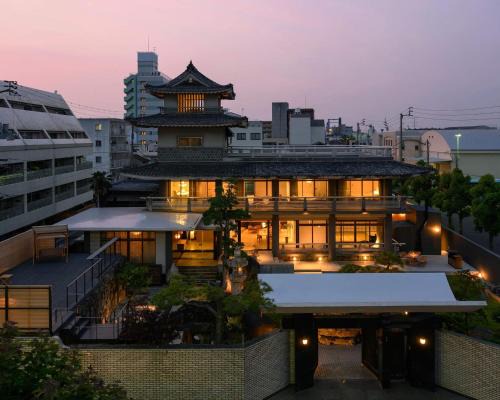 Jyoto Cho Hotel | Discover ANABUKI-TEI: Family-Friendly Retreat with Hot Tub