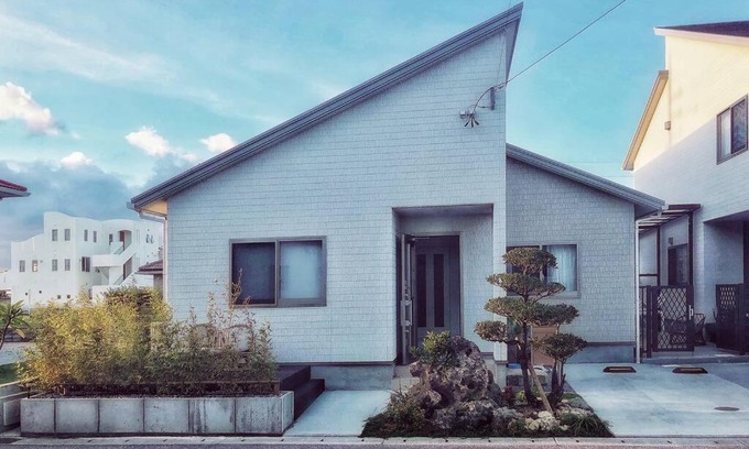 Okinawa House | Prime Location: Walk to the Beach, Near Airport & Family Friendly