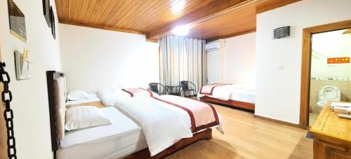 Yangshuo Hotel | Discover the Comfort of 老门客栈 - Family-Friendly Stay