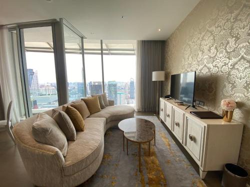 Ratchaprasong Apartment | Ultimate Comfort with Pool Near Siam and Central World