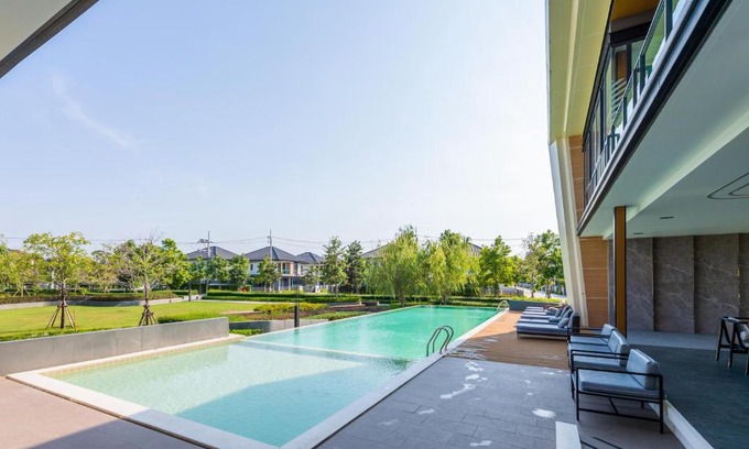Bang Lamung Villa | Experience a New Three-Bedroom Villa in Pattaya with Pool