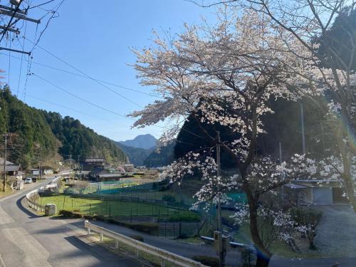 Gero Apartment | Discover Hanamidori: Pet-Friendly Retreat in Gifu
