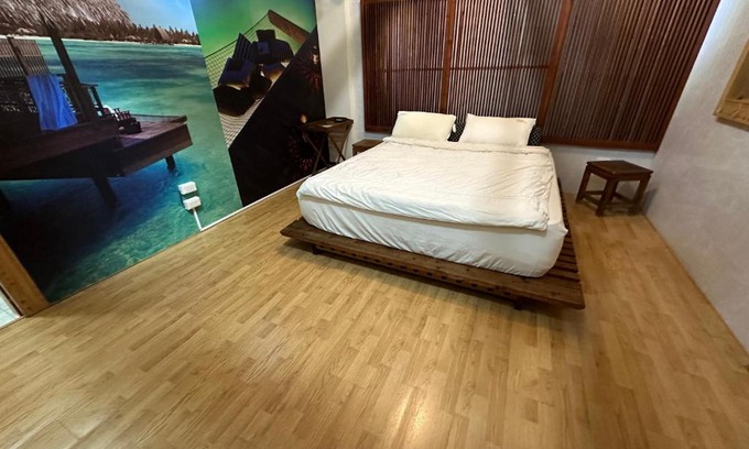 Taitung City Centre House | Relaxing Aromatherapy Spa Room for Two with Hot Tub