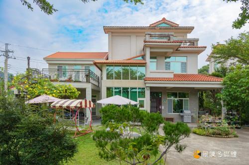 Gongguan House | Discover Cozy Stays at 苗栗公館聚福居民宿 with Hot Tub