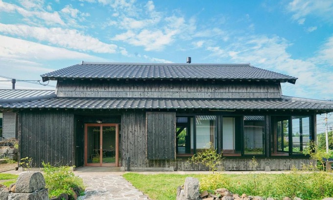 Goto House | Guest Rated 10/10: NAWO with Family-Friendly Amenities