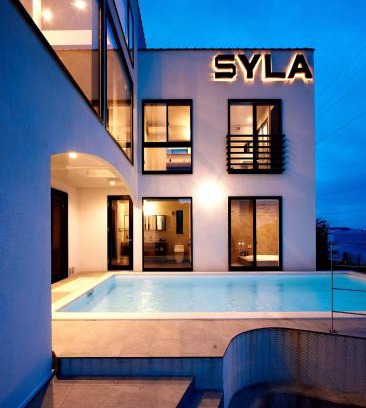 Yokosuka House | Discover Leaves: Syla Hotel Zushi-Hayama Pool Villa Retreat