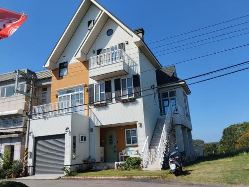 Hsinchu House | Cozy Glass Country Loft: Top-Rated with Family-Friendly Amenities