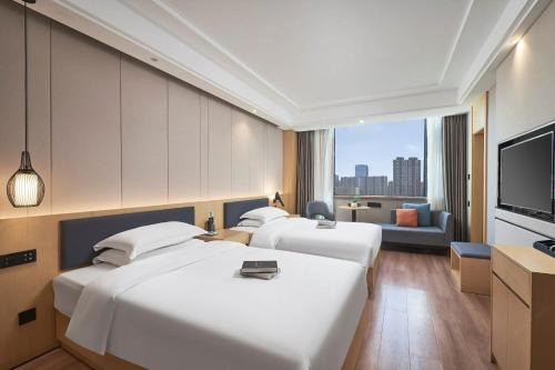 Yu Hua Hotel | Discover 蔚徕酒店: Family-Friendly Near 贺龙体育馆