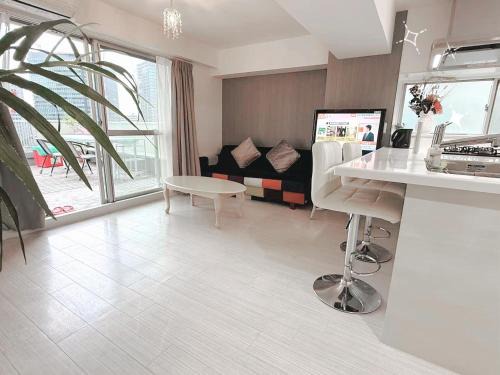 Higashigotanda Apartment | Unwind on a Rooftop Balcony Near Shinagawa Station